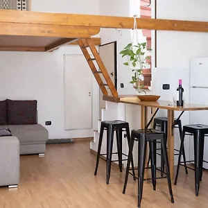 https://moon-house.in-sardinia.net